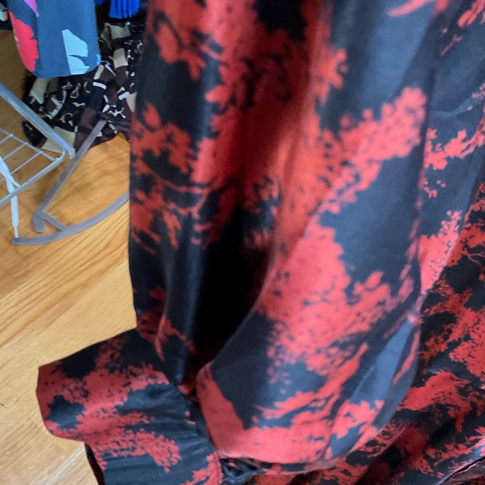 Elegant Long Sleeve Red and Black Dress - Picture 2 of 4